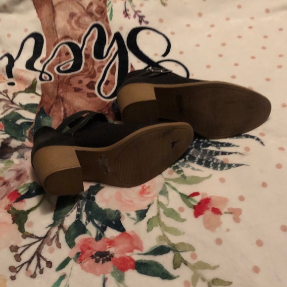 Qupid - Booties Black with Buckle - Picture 4 of 5